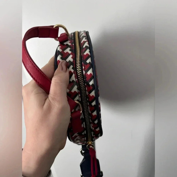 Tommy Hilfiger | Circular  Crossbody Bag - Picture 8 of 9